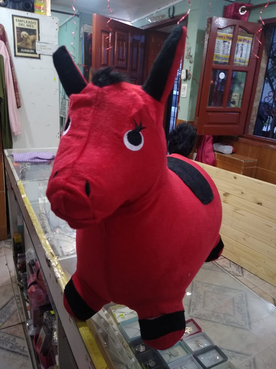 Saltarín Caballo Rojo